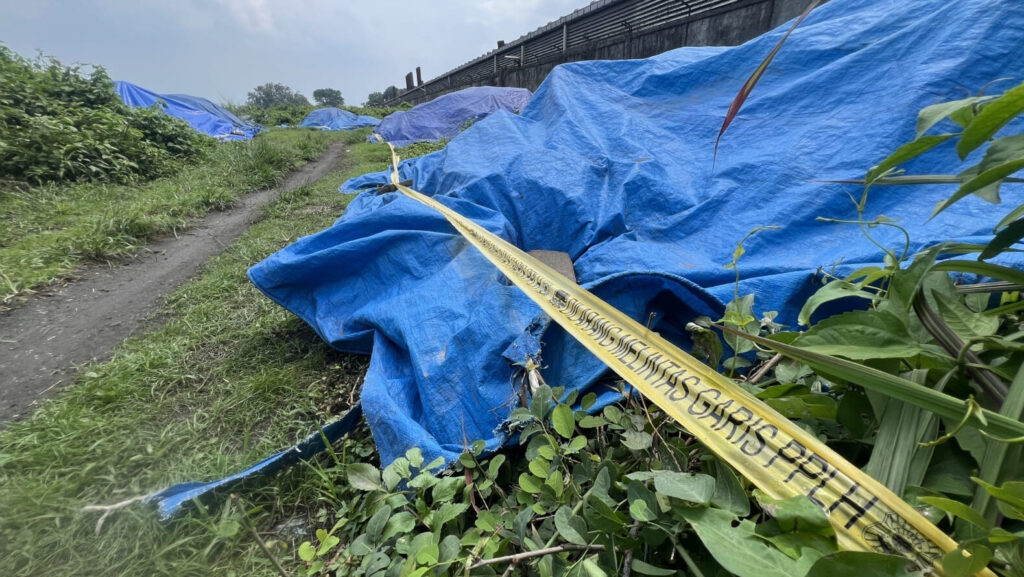 Limbah Misterius di Mojokerto Diduga B3, Warga Curiga Dibuang Tengah Malam