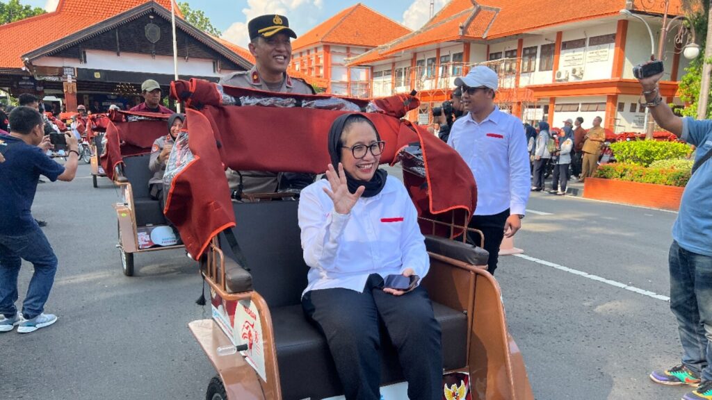 Dari Kantong Pribadi Presiden ke Tangan Rakyat Kecil, Mojokerto Terima Bantuan 100 Becak Listrik
