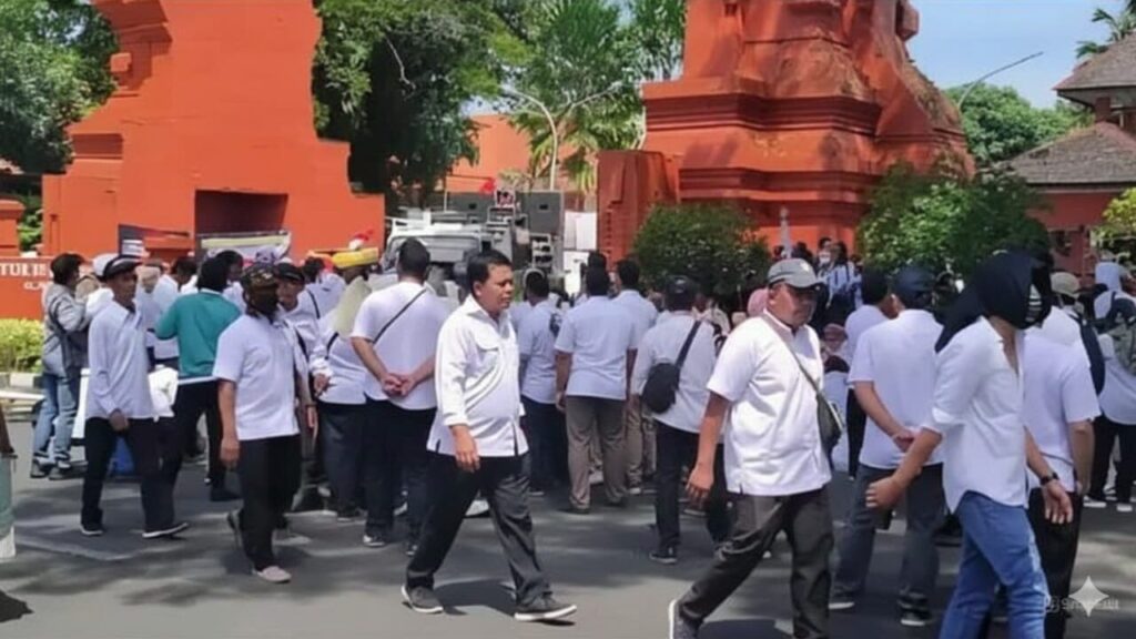 Demo Kades Mojokerto Memanas, Pemangkasan ADD Picu Ketegangan di Kantor Pemkab