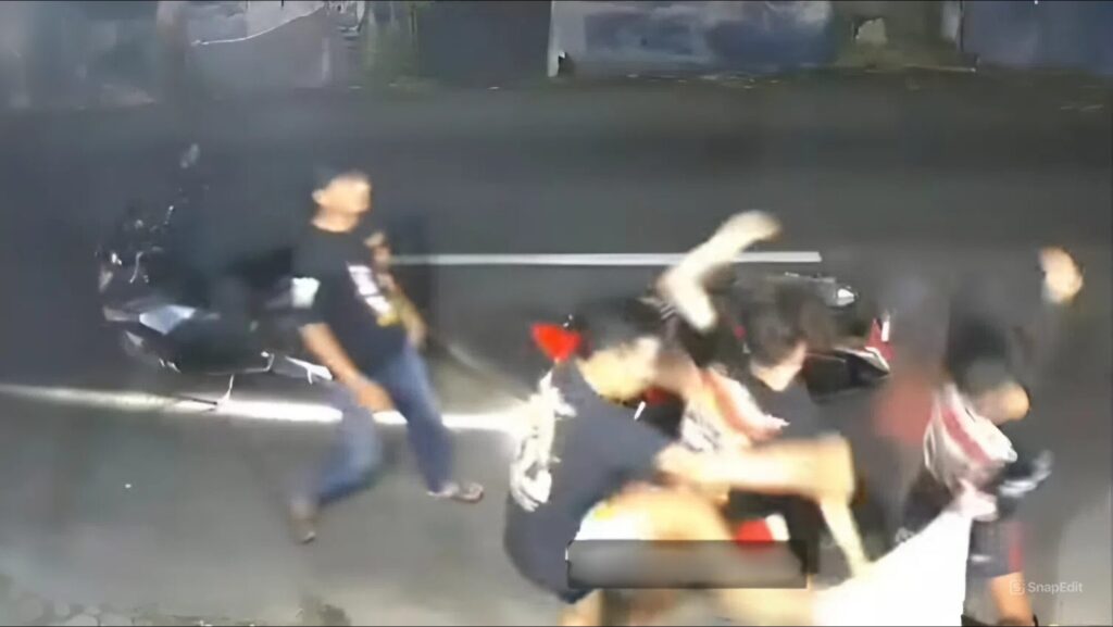 Tiga Pemuda Jadi Korban Pengeroyokan Brutal di Mojokerto