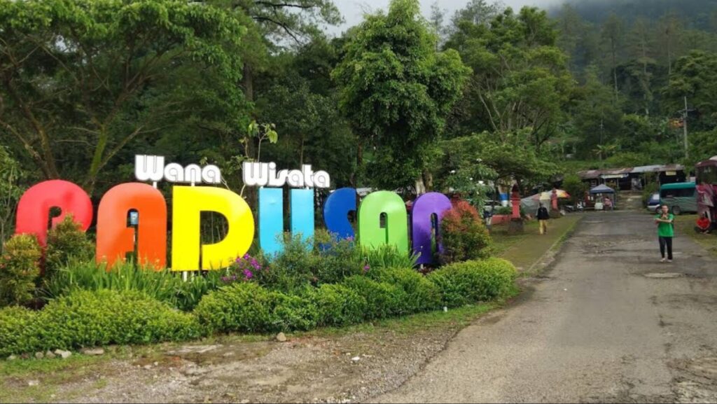 Padusan Pacet Tetap Jadi Magnet Wisata, 4.600 Orang Padati Pemandian Air Panas Saat Tahun Baru