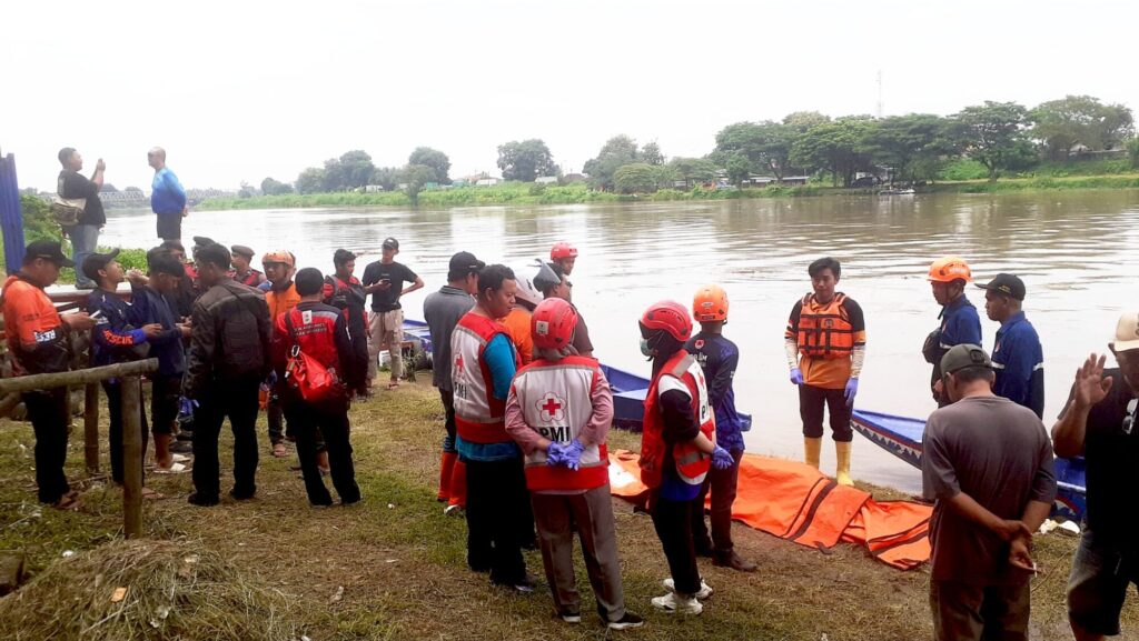 Perempuan Tanpa Identitas Ditemukan Mengapung di Sungai Brantas Mojokerto