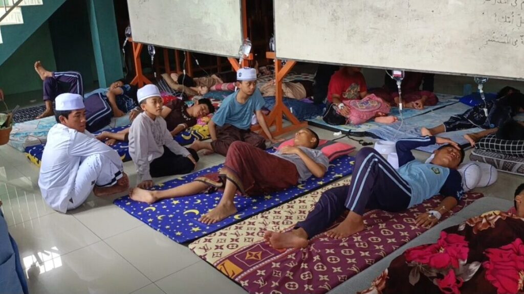 Program Makan Bergizi Disorot, 152 Pelajar Mojokerto Diduga Keracunan, Dapur SPPG Ditutup Sementara