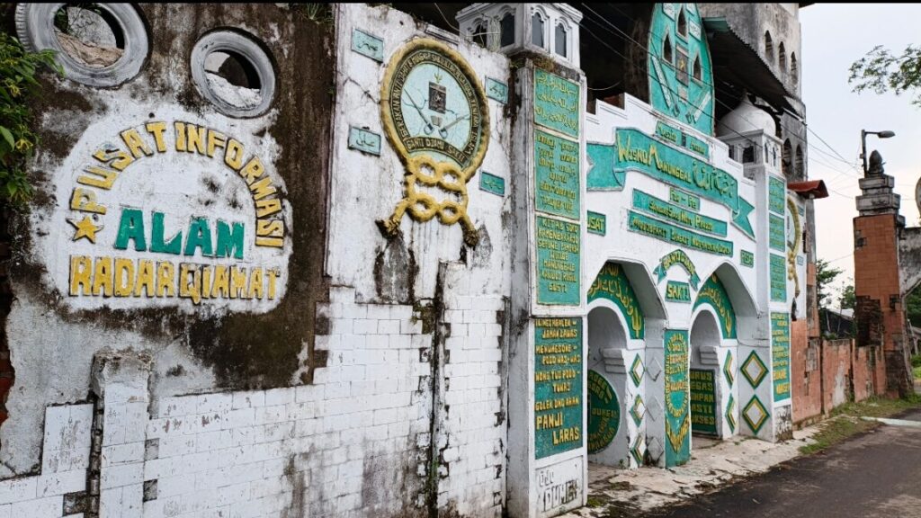 Goa Tirakat di Bawah Masjid, Kisah Pondok Laku di Losari Mojokerto