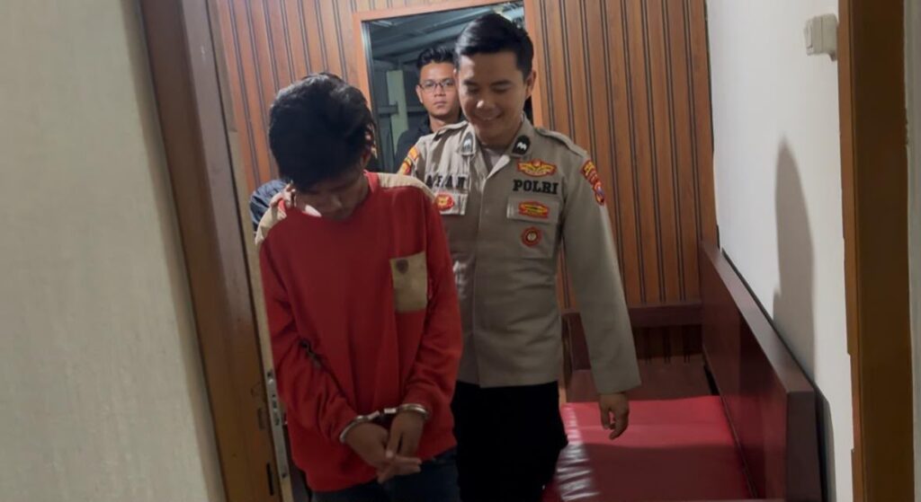 Pura-pura Ngamen, Pencuri Motor di Pacet Gagal Kabur usai Terekam CCTV dan Diamankan Warga